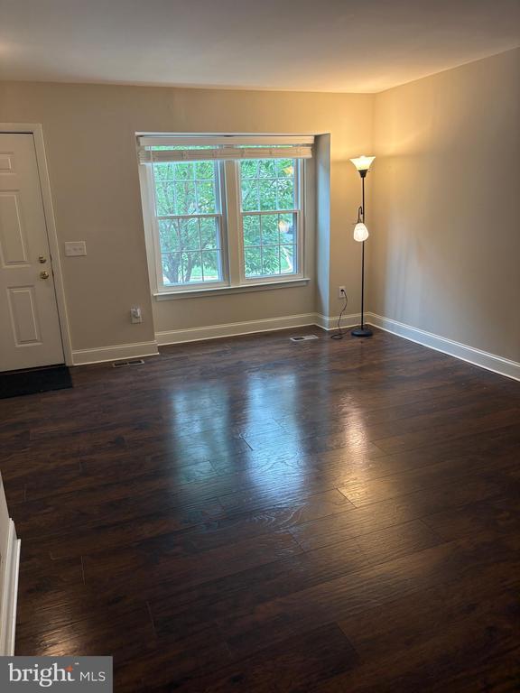 Photo - 1318 Alderton Ln