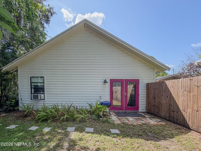 Building Photo - 3885 Valencia Rd