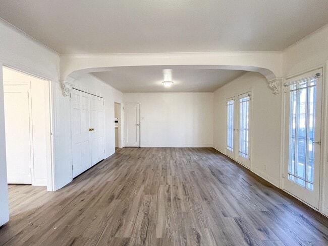 Photo - 1450 W 39th St