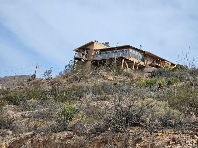 Building Photo - Unique location, breathtaking views, wonde... Rental