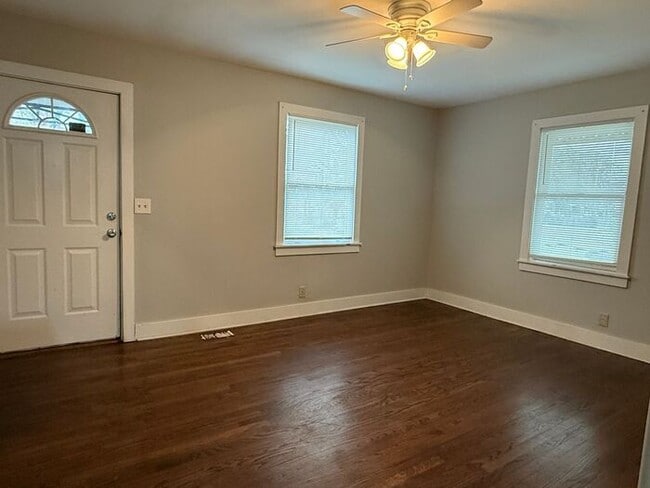 Photo - East Nashville Cottage - 2 Bedroom - Private Backyard