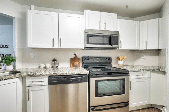 Photo - Emerald Palms Apartment Homes