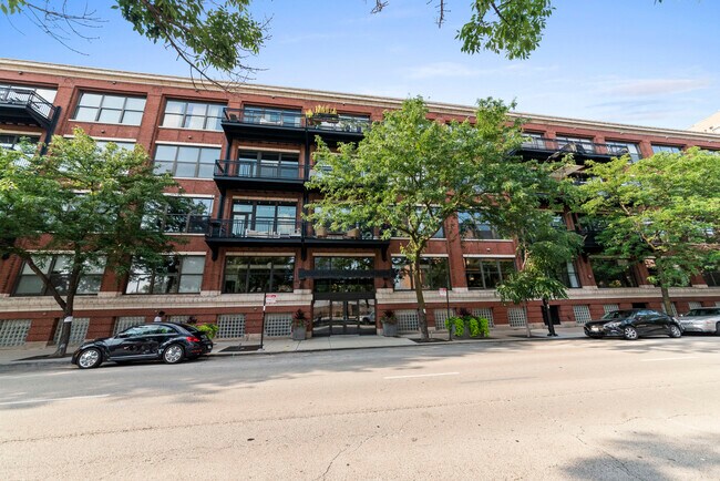 Building Photo - 1040 W Adams St Unit 610