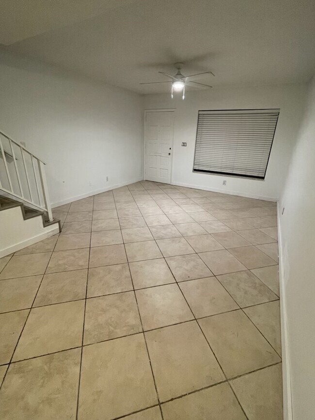 LR/DR - 1807 NE 59th St