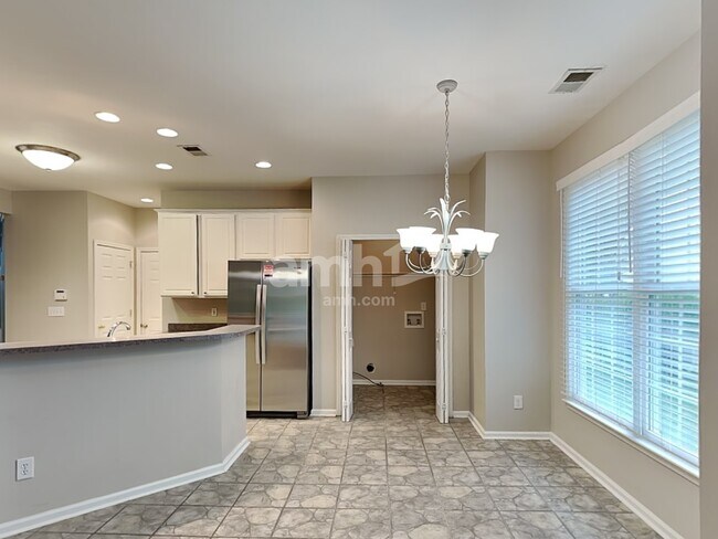 Photo - 3629 Arklow Rd