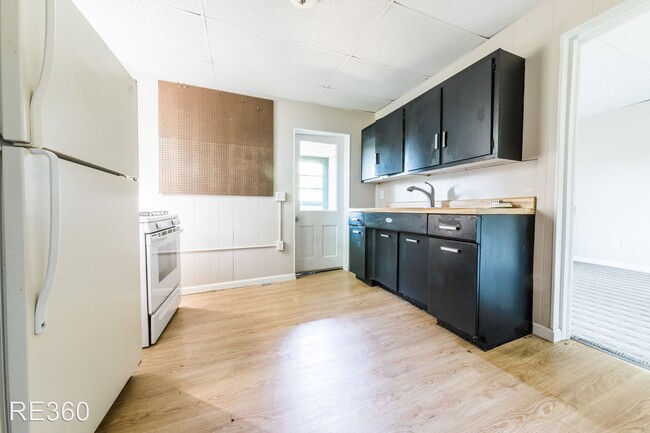 Photo - 5 br, 2 bath House - 955 E Warrington Ave ...