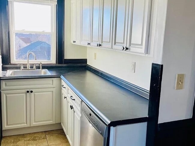 10 Arlington St Unit 3