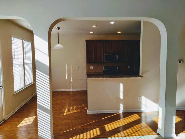 Photo - 320 Hammond Oak Ln