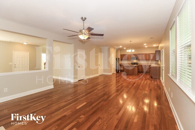 Photo - 422 Howell Crossing