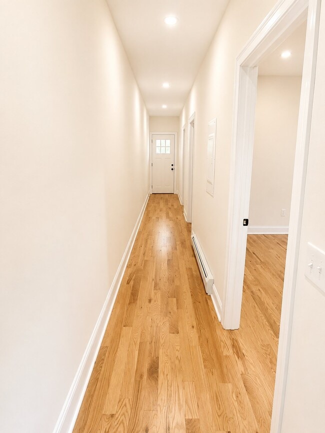84 Maple Ave Unit 2R