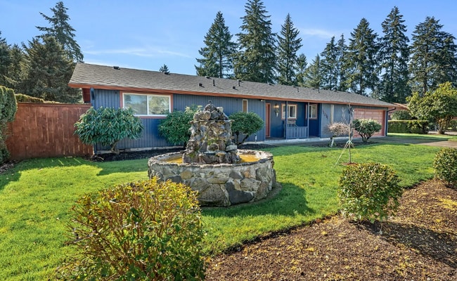 Photo - Charming Mid-Century Modern Ranch Home, 2 Bedroom 2 Bathroom, Lots Of Natural Lighting!