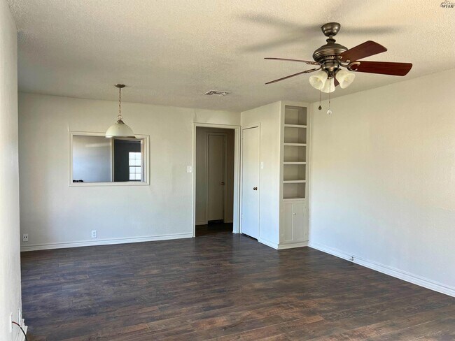 Photo - 405 E Spring St