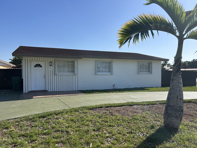 Building Photo - 11780 SW 182nd Ter