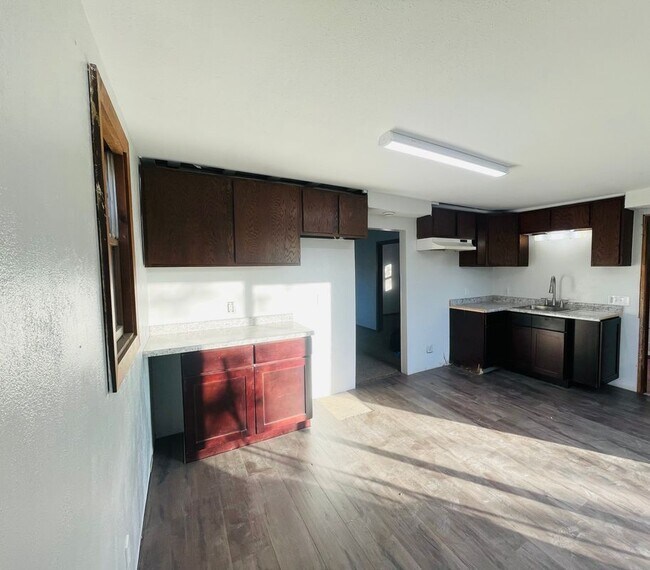 Photo - 250 Douglas Ave E