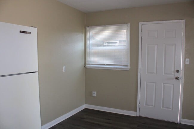 Photo - Updated 1 Bed - Tinker Close!