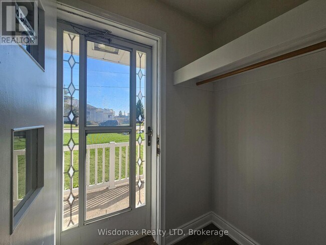 Photo - 5881 Britannia Crescent