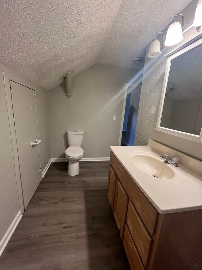 Photo - 710 Watson St SW