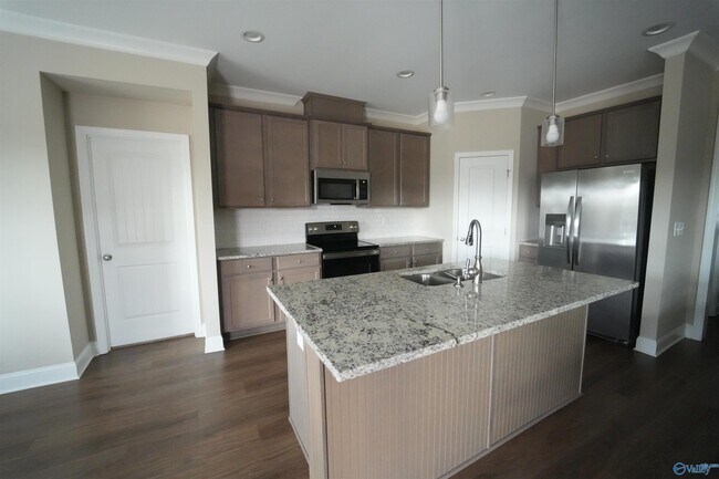 Photo - 204 Joan Cir