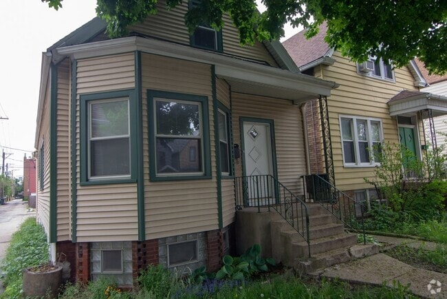 Building Photo - 2814 N Maplewood Ave Unit A06C Rental