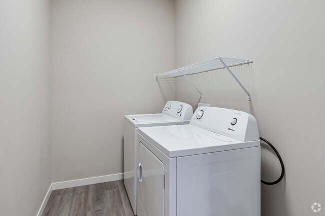 2BR, 2BA - 1097SF - Laundry