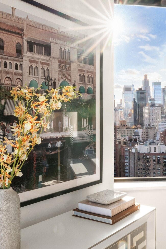 Photo - 330 E 75th St