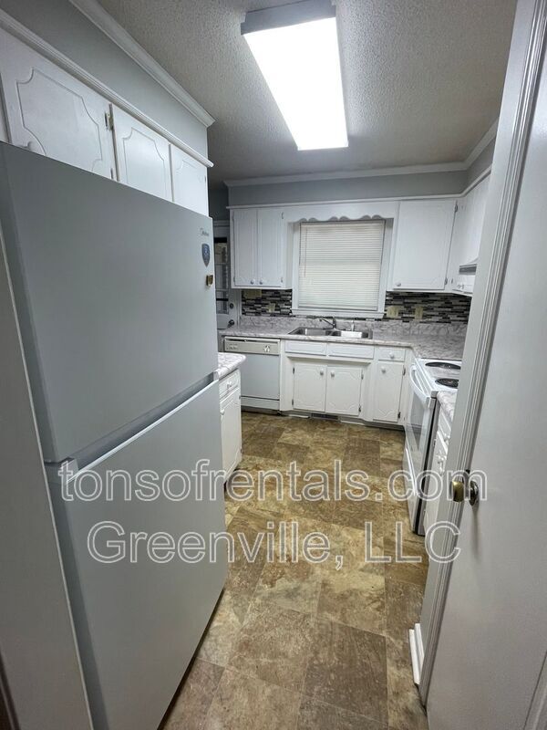 Photo - 100 Pinebrook Rd