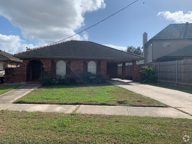 Building Photo - Metairie 3 Bedroom with Spacious Rooms and... Rental