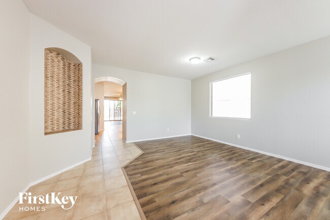 7157 W Kings Ave