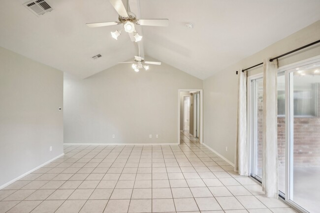 Photo - 722 Princeton Ln