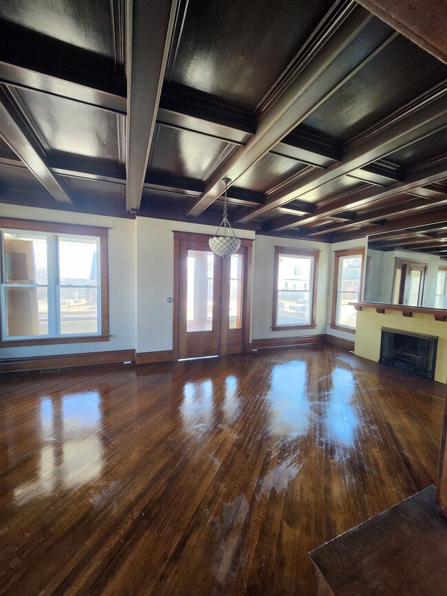 Photo - 403 W 4th St