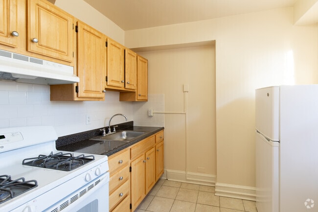 1BR, 1BA - 600SF