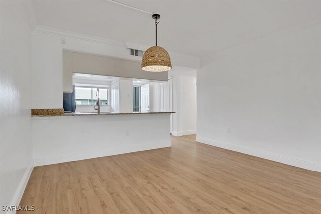 Building Photo - 146 Cypress Way E Unit 807