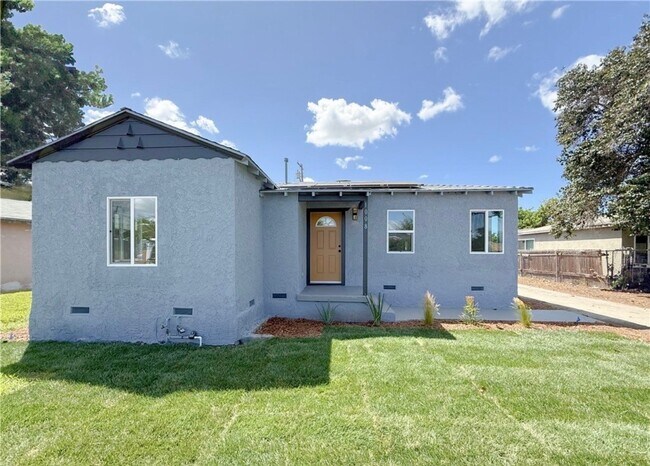 Building Photo - 1008 W 134th Pl