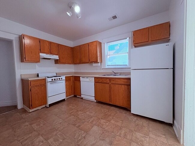 Photo - 523 W Maple Ave