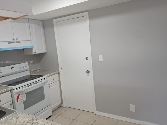 Photo - 16701 NE 14th Ave Unidad 211