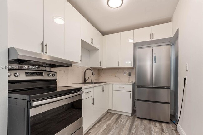 Building Photo - 259 NE 56th St