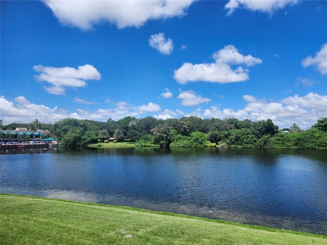 Building Photo - 9450 Poinciana Pl Unit 205