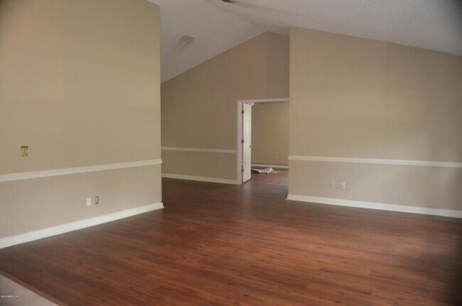 Photo - 1008 Larkspur Loop