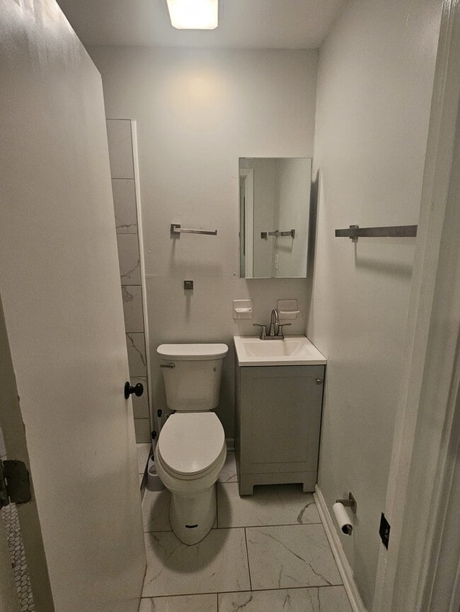 Photo - Spacious 3 Bedroom Brick Ranch Home (FURNISH)