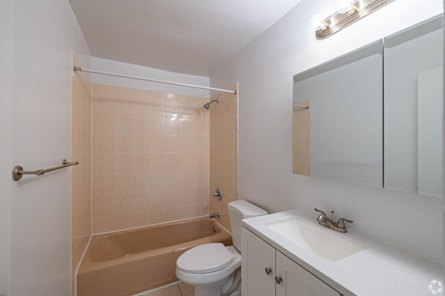 1BR, 1BA - 786SF - Bathroom