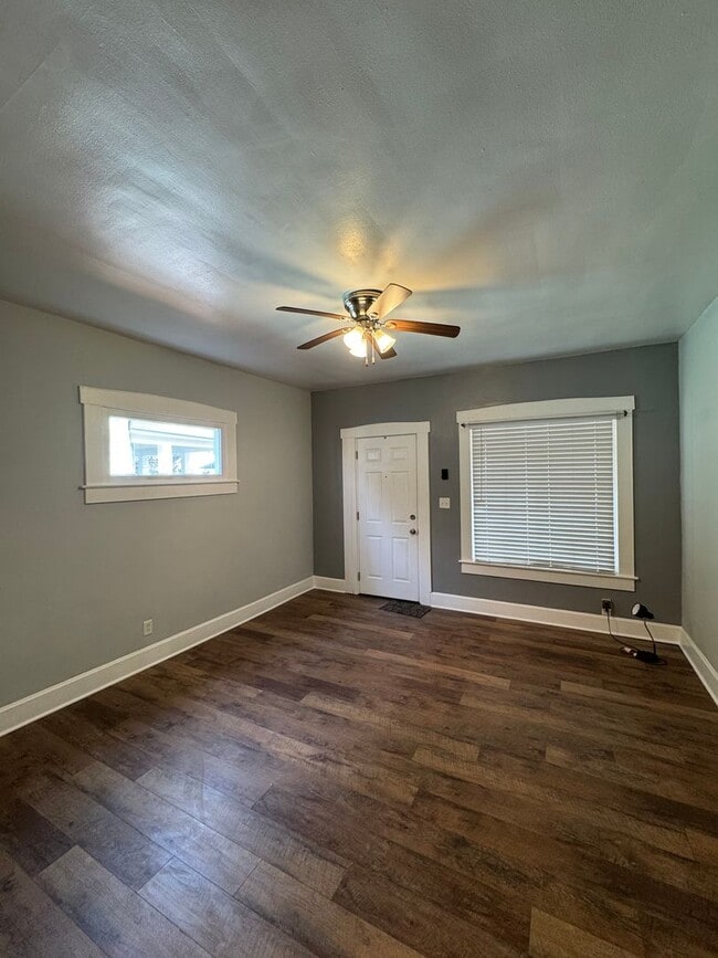 Photo - Parker 1318-20 Unidad 1320 N Parker Ave