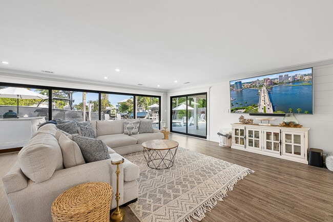 Photo - 355 Center St