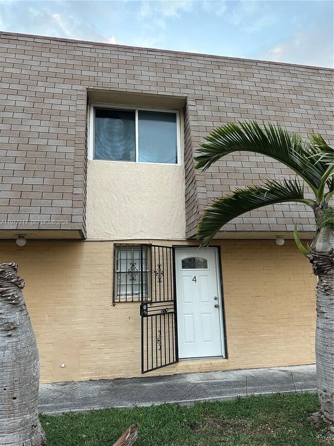 Photo - 10902 SW 2nd St