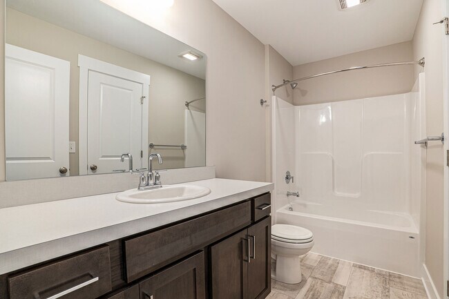 Photo - 705 7 Mile Rd NW