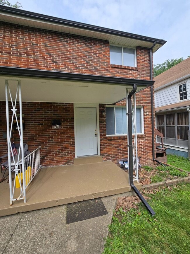 187-193 N ROYS AVE - 187-193 N ROYS AVE Apartment Unit 193 N Roys Ave