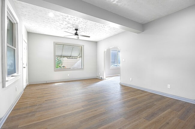 Photo - 3240 W 56th St