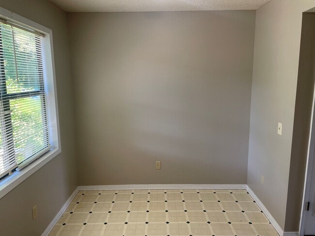 Photo - 121/123 Ivie Unit 121 Ivie Cr