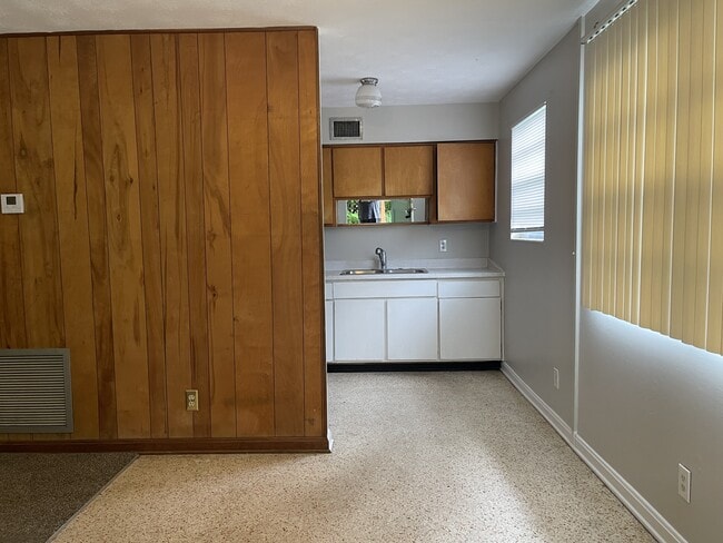 Photo - 2909 Collier Ave