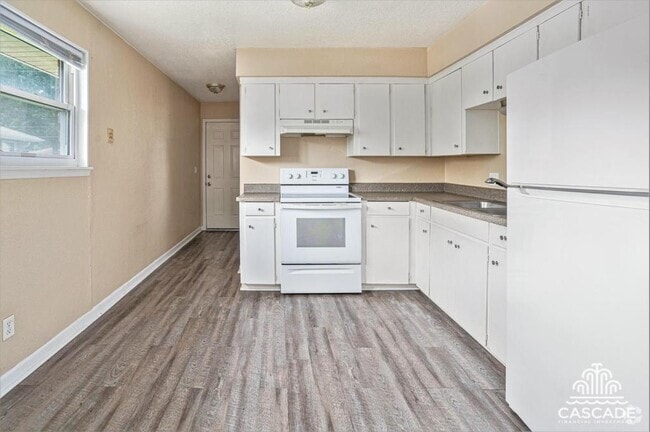 Building Photo - 3554 S Lynn St Rental