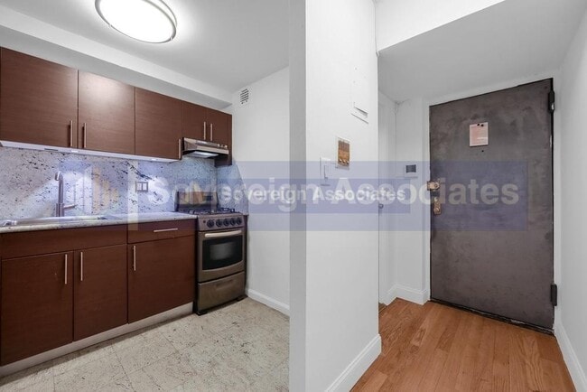 Photo - 425 E 80th St Unit 2E